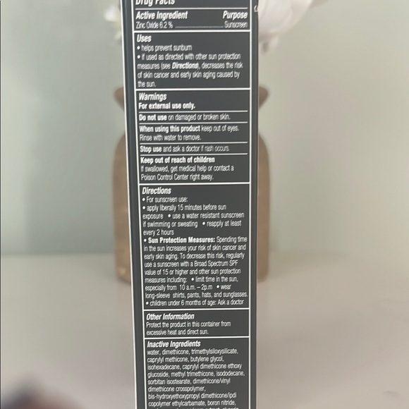 bareMinerals BAREPRO Matte Foundation with SPF 20 - Picture 4 of 4